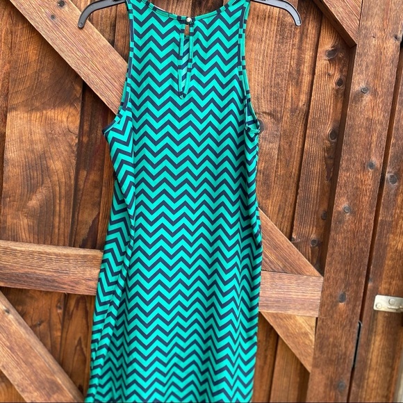 Everly Chevron Navy and Green Dress - Picture 7 of 8